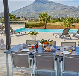 5 bedroom villa with infinity pool, Castellammare del Golfo, sleeps 9